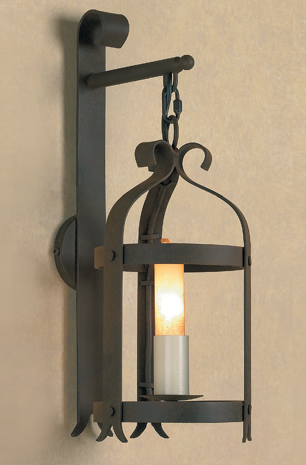 Villa 1lt bracket lantern Aged